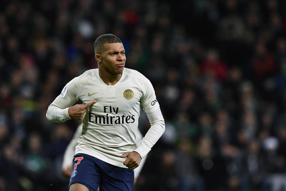 F1车手号码传奇:从1号王者的15个冠军到汉密尔顿44号的温情故事